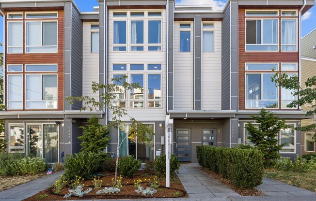 LUXURY MAGNOLIA 3 BED TOWNHOME FOR RENT W HIGH END FINISHES & VIEWS
