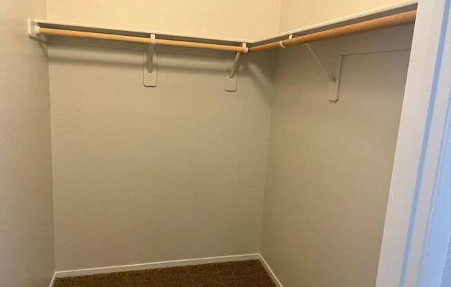 3 beds, 2 baths, $1,695, Unit # 1008