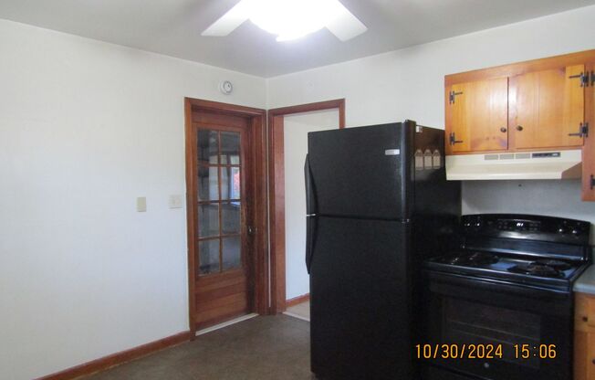 3 beds, 1 bath, $1,595