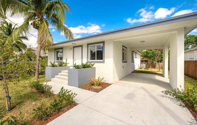 6301 NW 1 PL