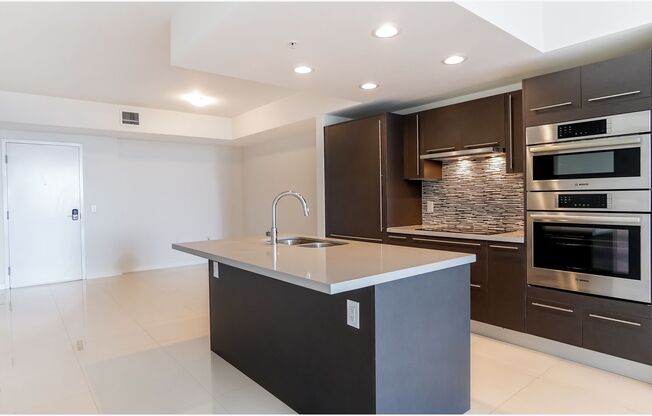 1 bed, 2 baths, $2,700, Unit 3-218