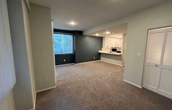 Studio, 1 bath, 700 sqft, $2,448, Unit 105