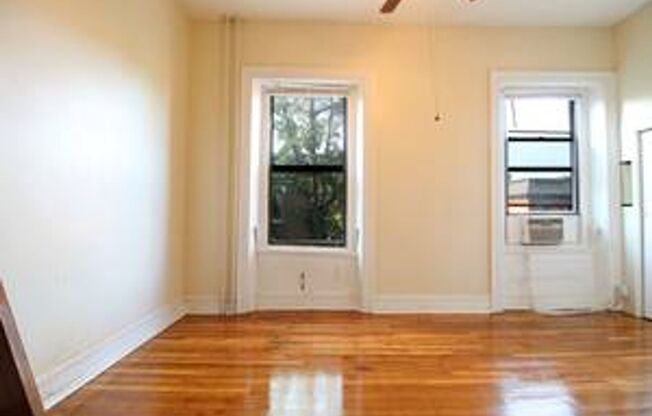 Bright Studio w/ Sleeping Loft!*Available August*