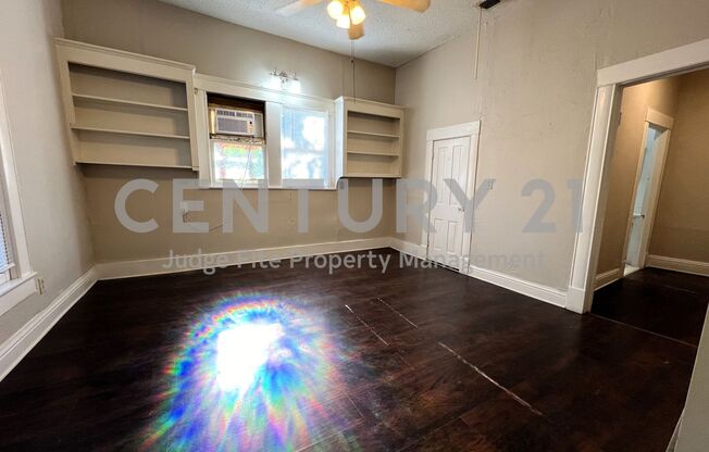 Charming studio near Downtown Denton and UNT Ready For Move-In!!