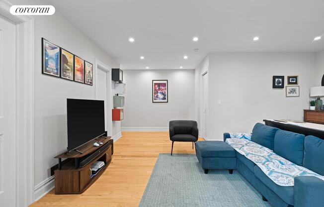 109 20 QUEENS BLVD