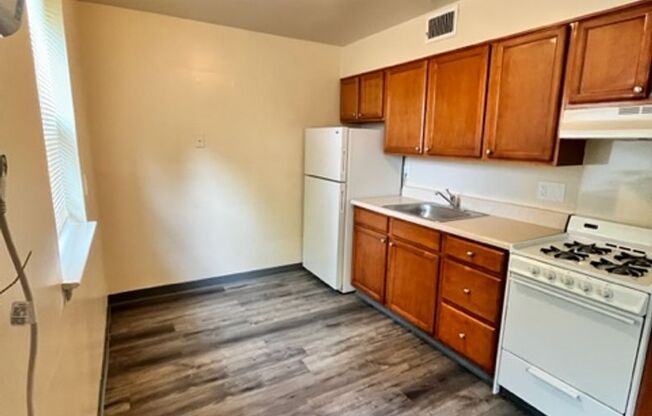 1 bed, 1 bath, 600 sqft, $1,125, Unit B08