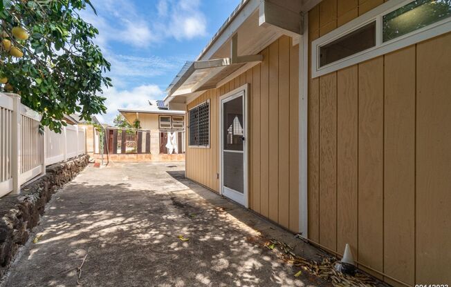 Studio in Salt Lake $1450 Electric Water and Sewer Included - 932 Alakapua St