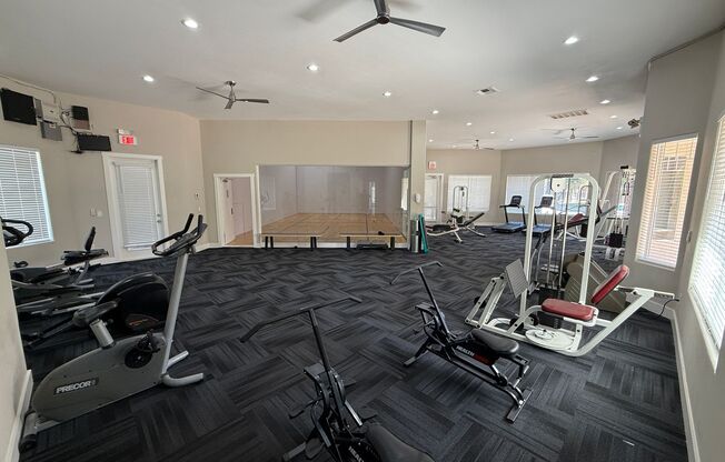 2 beds, 1 bath, $1,395, Unit # 2029