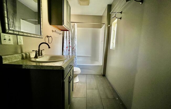 2 beds, 1 bath, 900 sqft, $1,099, Unit 968