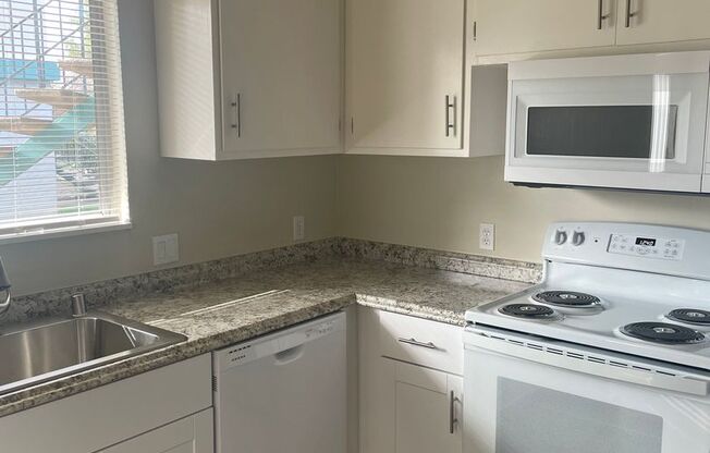 2 beds, 1 bath, 990 sqft, $1,249, Unit 17