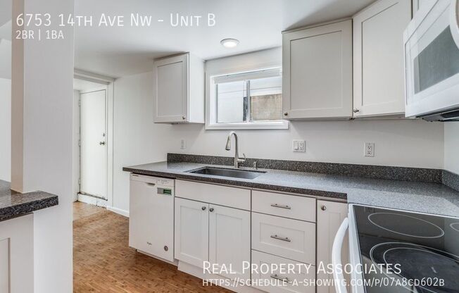 2 beds, 1 bath, 1,082 sqft, $2,275