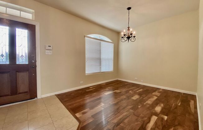 3 BED/2.5 BATH House for lease! Located close to Lackland Air force Base