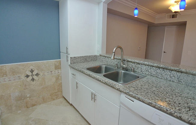 2 beds, 2 baths, 960 sqft, $2,850, Unit 102