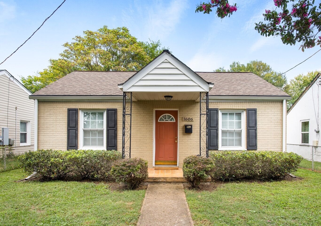 Adorable Bungalow in the heart of Randolph.