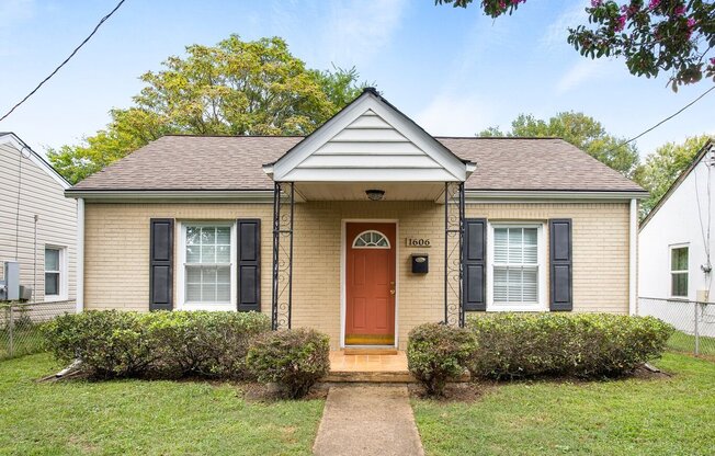 Adorable Bungalow in the heart of Randolph.
