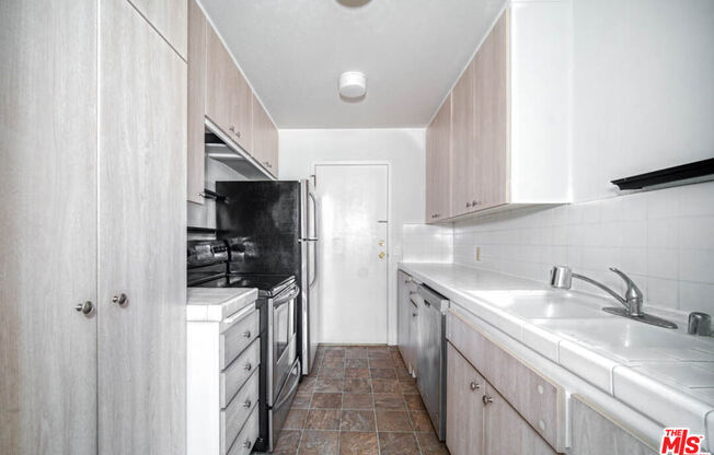 1 bed, 2 baths, 719 sqft, $3,000, Unit 604