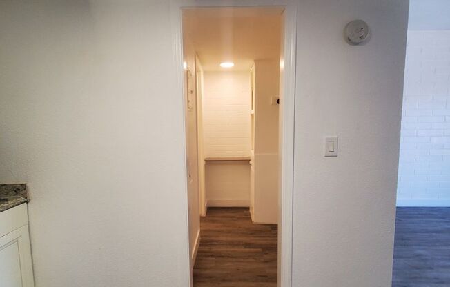 Studio, 1 bath, 400 sqft, $825, Unit 103