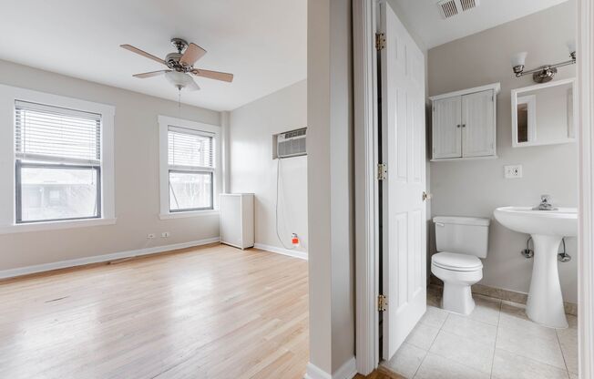 1 bed, 1 bath, 450 sqft, $1,595, Unit 4715-23S