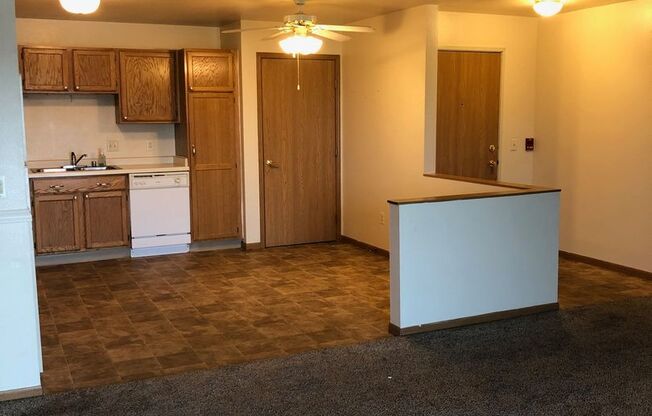 3 beds, 1.5 baths, 1,050 sqft, $999