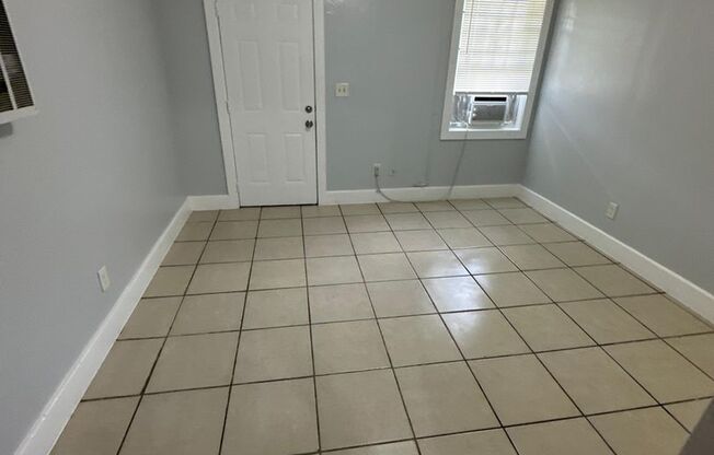 2540/2542 Moncrief Rd