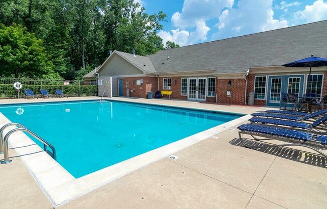 Taylor MI apartments with swimming pool