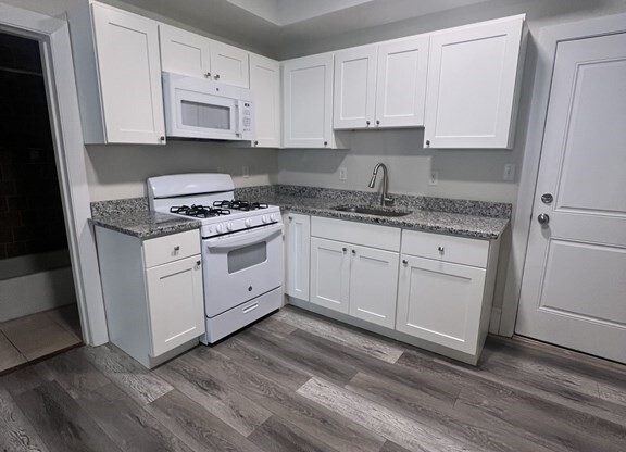 Studio, 1 bath, 500 sqft, $1,800, Unit 2