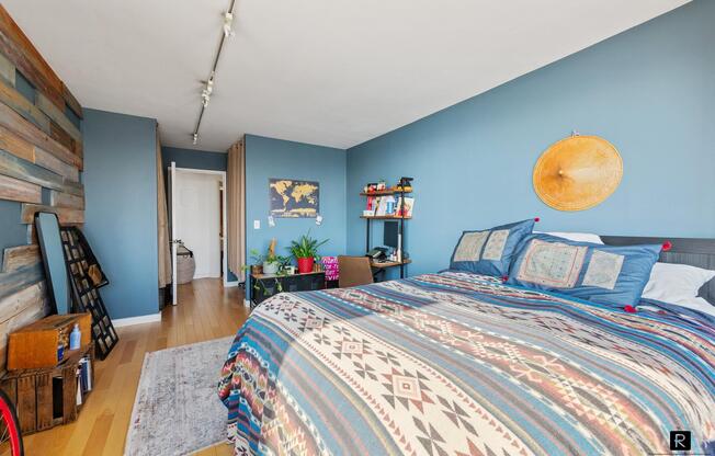 2 beds, 2 baths, 1,130 sqft, $7,500, Unit 33-C