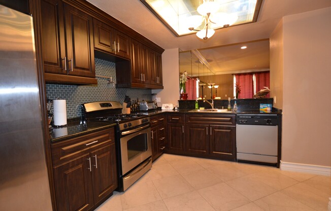 2 beds, 2 baths, $2,200, Unit # 137