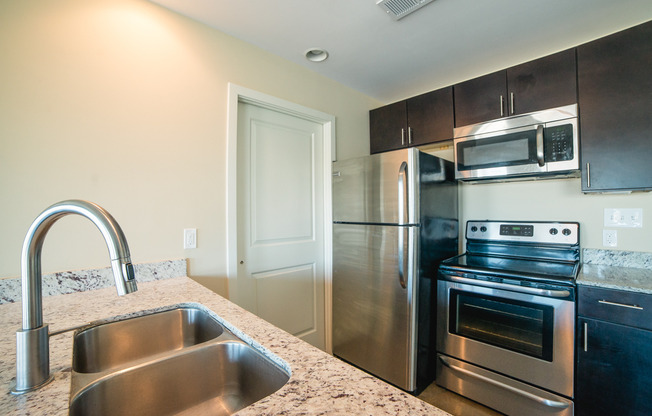 Studio, 1 bath, 412 sqft, $1,195, Unit APT 106