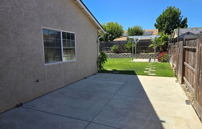 4 beds, 2 baths, $3,100