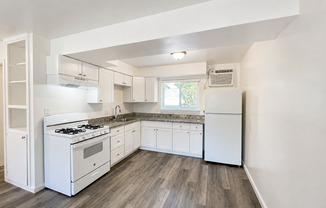 Courtside Apartments