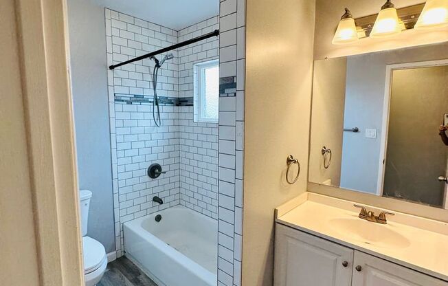 Bright and Updated 2-Bedroom Apartment – Second Floor