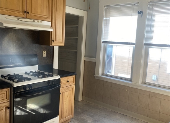 112 W ADAMS ST