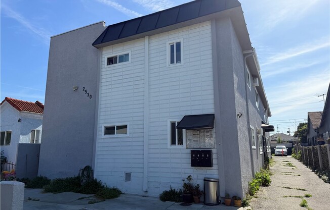 2530 CARMONA AVE