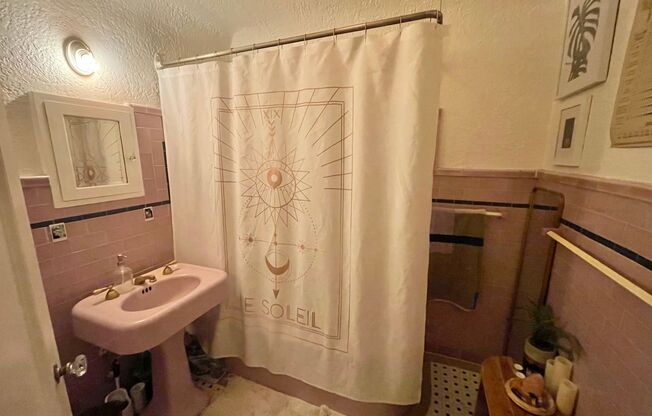 Art Deco Corner Unit
