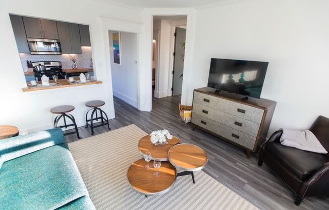 1 bed, 1 bath, $2,420, Unit 4