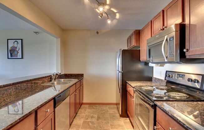 1 bed, 1 bath, 670 sqft, $1,300, Unit 1611304r