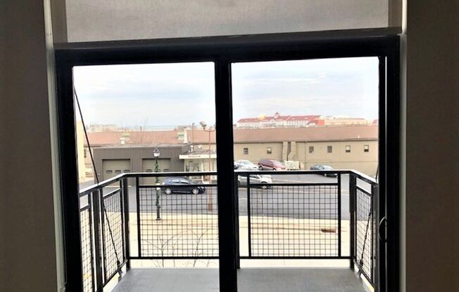 1 bed, 1 bath, 727 sqft, $1,525, Unit 218
