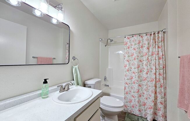 2 beds, 1 bath, 858 sqft, $2,125, Unit 119