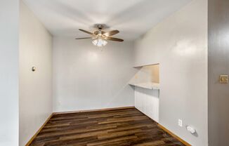 2 beds, 1 bath, $825, Unit 201