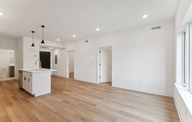 2 beds, 2 baths, 928 sqft, $2,175, Unit Unit 605