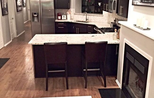 3 beds, 2 baths, 1,200 sqft, $4,095, Unit 911 - 2N