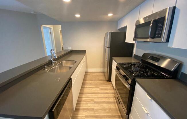 2 beds, 2 baths, $3,200