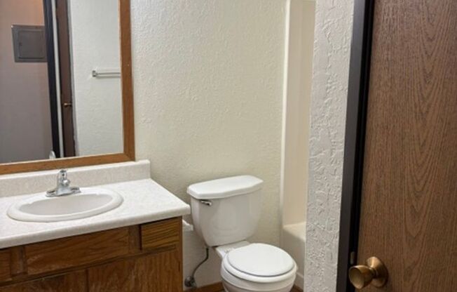 2 beds, 1 bath, 750 sqft, $850, Unit 78