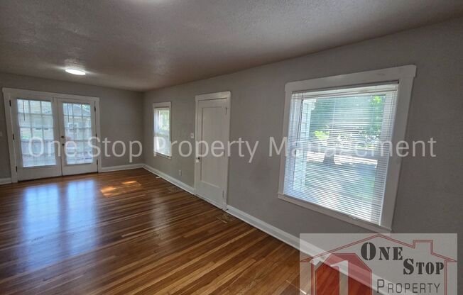 Beautiful Home with 4 Bedrooms, 2 Bathrooms and attached garage in Kansas City, Missouri