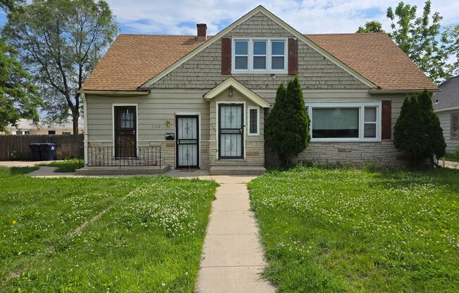 7348-7348A W Medford Ave