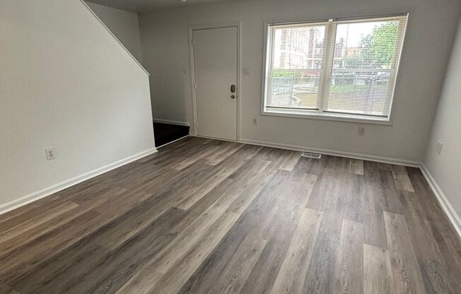 3 beds, 1.5 baths, $1,600, Unit 4054 Ogden St