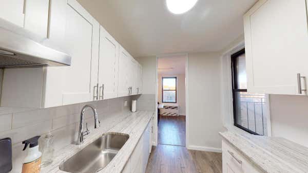 35-20 Leverich Street