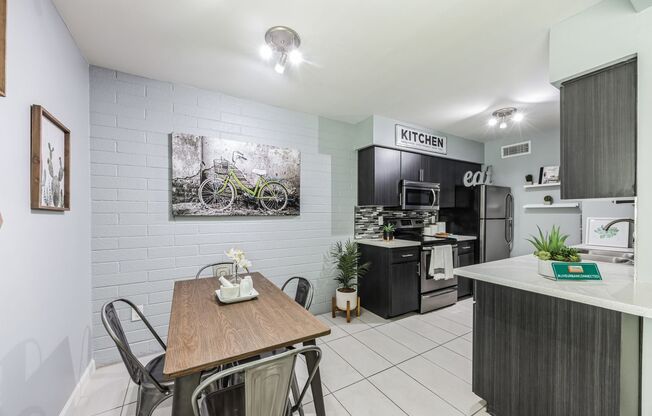 2 beds, 1 bath, 900 sqft, $1,324, Unit 65