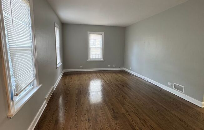 Move-in ready 3-bedroom home located in Lansing, IL!